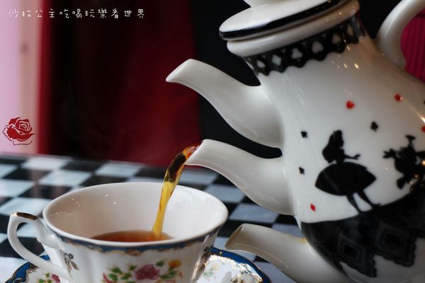 Alice Is Coming-來自愛麗絲：西門町下午茶『Alice Is Coming-來自愛麗絲』來自童話裡的咖啡館