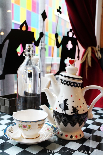 Alice Is Coming-來自愛麗絲：西門町下午茶『Alice Is Coming-來自愛麗絲』來自童話裡的咖啡館