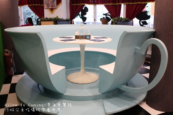Alice Is Coming-來自愛麗絲：西門町下午茶『Alice Is Coming-來自愛麗絲』來自童話裡的咖啡館