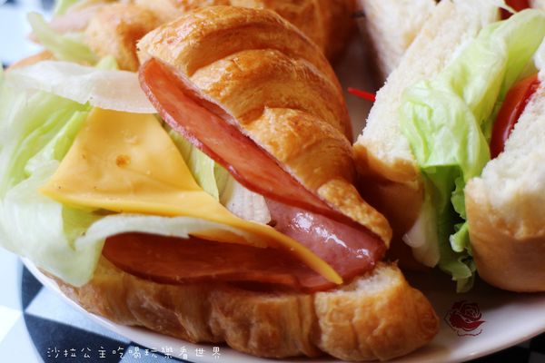 Alice Is Coming-來自愛麗絲：西門町下午茶『Alice Is Coming-來自愛麗絲』來自童話裡的咖啡館