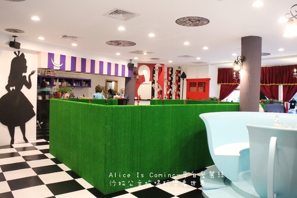 Alice Is Coming-來自愛麗絲：西門町下午茶『Alice Is Coming-來自愛麗絲』來自童話裡的咖啡館
