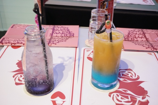 Alice Is Coming-來自愛麗絲：來自童話裡的咖啡館【Alice Is Coming來自愛麗絲】