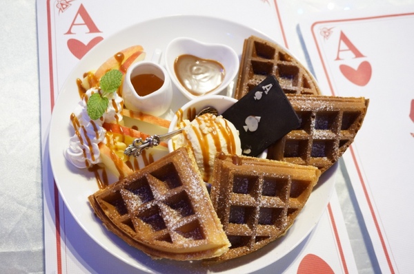 Alice Is Coming-來自愛麗絲：來自童話裡的咖啡館【Alice Is Coming來自愛麗絲】