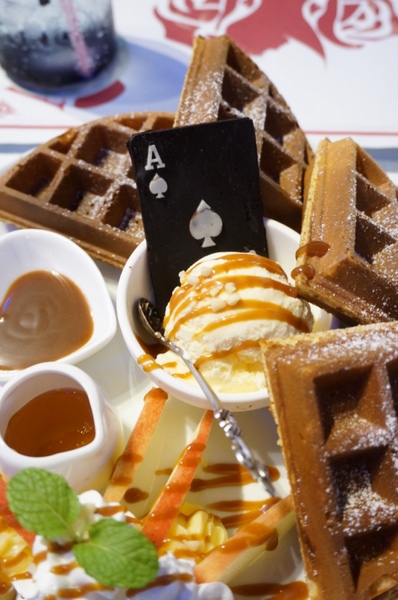 Alice Is Coming-來自愛麗絲：來自童話裡的咖啡館【Alice Is Coming來自愛麗絲】