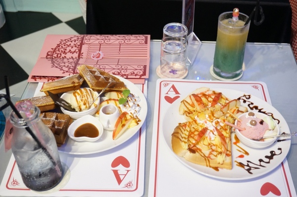 Alice Is Coming-來自愛麗絲：來自童話裡的咖啡館【Alice Is Coming來自愛麗絲】