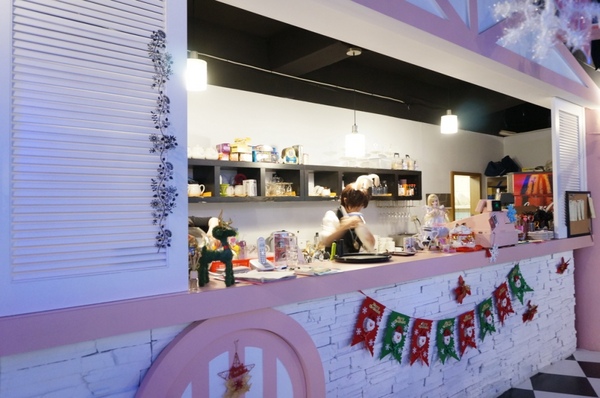 Alice Is Coming-來自愛麗絲：來自童話裡的咖啡館【Alice Is Coming來自愛麗絲】