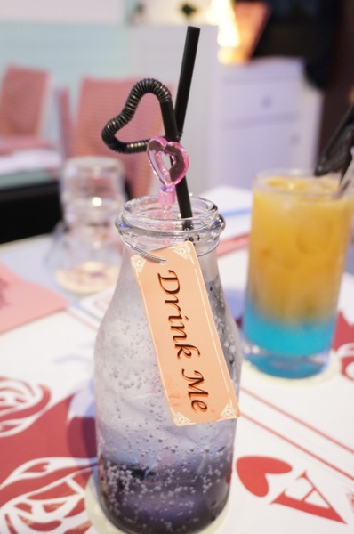 Alice Is Coming-來自愛麗絲：來自童話裡的咖啡館【Alice Is Coming來自愛麗絲】