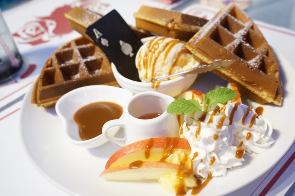 Alice Is Coming-來自愛麗絲：來自童話裡的咖啡館【Alice Is Coming來自愛麗絲】