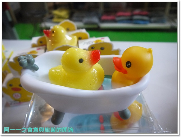 基隆海洋廣場(Keelung Maritime Plaza)：基隆 黃色小鴨&風車鴨～陰雨綿綿也要療癒一下！