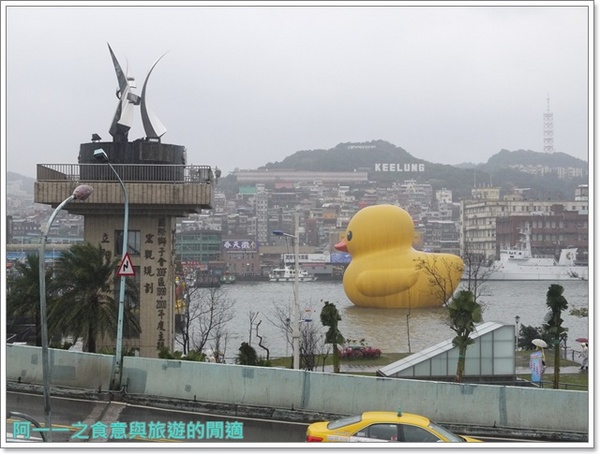 基隆海洋廣場(Keelung Maritime Plaza)：基隆 黃色小鴨&風車鴨～陰雨綿綿也要療癒一下！