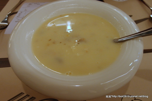 亞丁尼義式麵屋：【台中西區】亞丁尼義式麵屋－平價美味的義大利麵，大份量的唷！（目前優惠第二份半價）