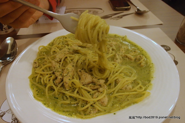 亞丁尼義式麵屋：【台中西區】亞丁尼義式麵屋－平價美味的義大利麵，大份量的唷！（目前優惠第二份半價）