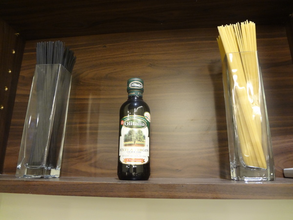 亞丁尼義式麵屋：1021124[官本金文愛台灣口碑券第17彈]亞丁尼義式麵屋整盤麵比月亮還大難怪史努比都住進來不想走