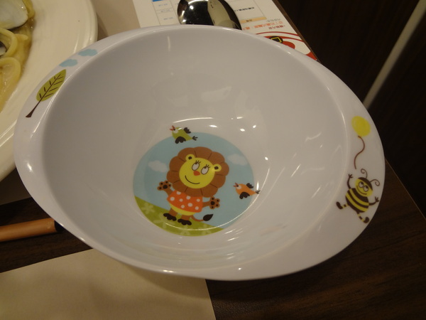 亞丁尼義式麵屋：1021124[官本金文愛台灣口碑券第17彈]亞丁尼義式麵屋整盤麵比月亮還大難怪史努比都住進來不想走