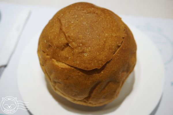 恬心朵朵Lily White Cafe(向上北路店)：【星羽愛美食-台中】彰化名店開設台中分店，麻油猴頭菇燉飯特別又美味~恬心朵朵。