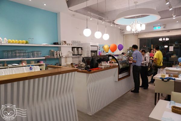 恬心朵朵Lily White Cafe(向上北路店)：【星羽愛美食-台中】彰化名店開設台中分店，麻油猴頭菇燉飯特別又美味~恬心朵朵。