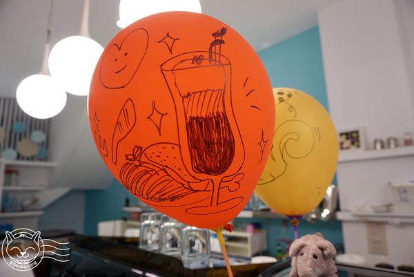 恬心朵朵Lily White Cafe(向上北路店)：【星羽愛美食-台中】彰化名店開設台中分店，麻油猴頭菇燉飯特別又美味~恬心朵朵。