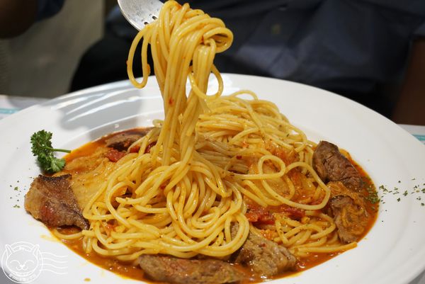 恬心朵朵Lily White Cafe(向上北路店)：【星羽愛美食-台中】彰化名店開設台中分店，麻油猴頭菇燉飯特別又美味~恬心朵朵。