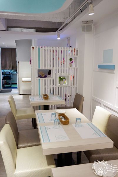 恬心朵朵Lily White Cafe(向上北路店)：【星羽愛美食-台中】彰化名店開設台中分店，麻油猴頭菇燉飯特別又美味~恬心朵朵。