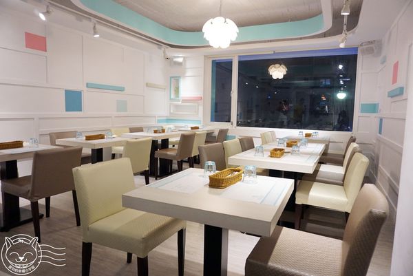 恬心朵朵Lily White Cafe(向上北路店)：【星羽愛美食-台中】彰化名店開設台中分店，麻油猴頭菇燉飯特別又美味~恬心朵朵。