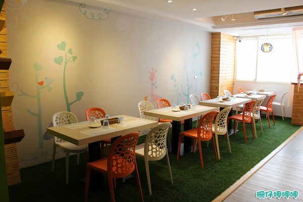 恬心朵朵Lily White Cafe(向上北路店)：恬心朵朵LilyWhiteCafe(向上北路店)♥食物、裝潢讓人心花朵朵開~103.09.19