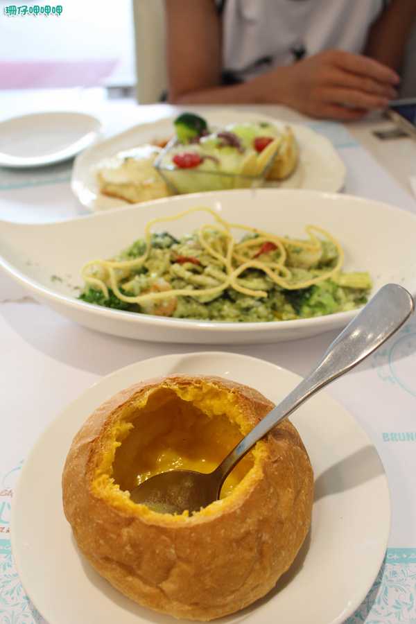 恬心朵朵Lily White Cafe(向上北路店)：恬心朵朵LilyWhiteCafe(向上北路店)♥食物、裝潢讓人心花朵朵開~103.09.19