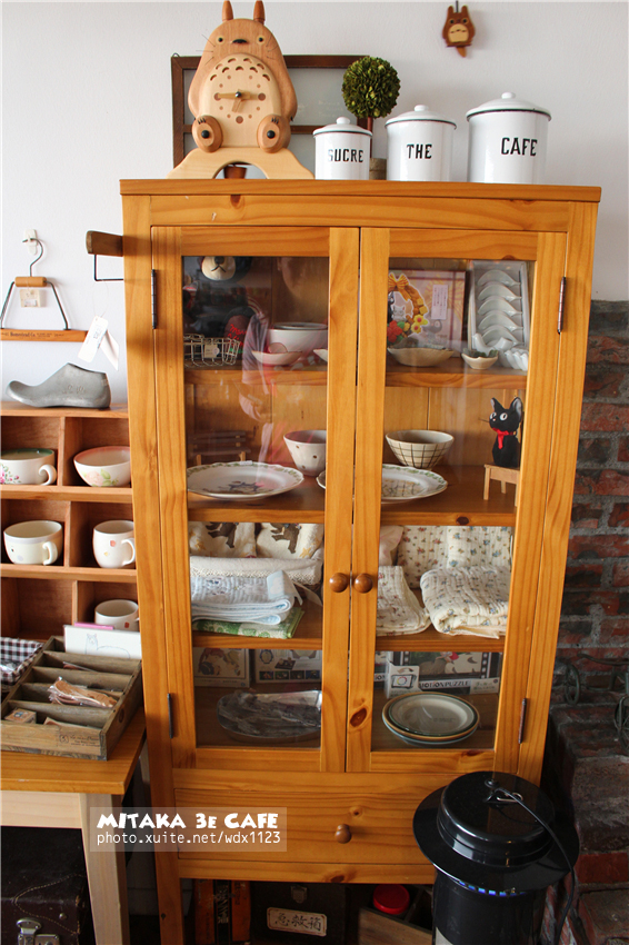 MITAKA 3e CAFE： MITAKA 3e CAFE✪黃昏×夜景×可愛元素(房子、車子、龍貓...)，悠閒放鬆的好去處~103.08.29