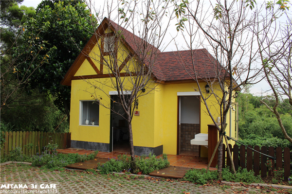 MITAKA 3e CAFE： MITAKA 3e CAFE✪黃昏×夜景×可愛元素(房子、車子、龍貓...)，悠閒放鬆的好去處~103.08.29