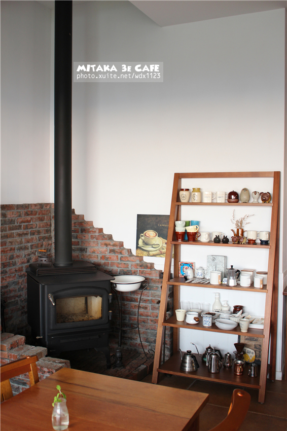 MITAKA 3e CAFE： MITAKA 3e CAFE✪黃昏×夜景×可愛元素(房子、車子、龍貓...)，悠閒放鬆的好去處~103.08.29