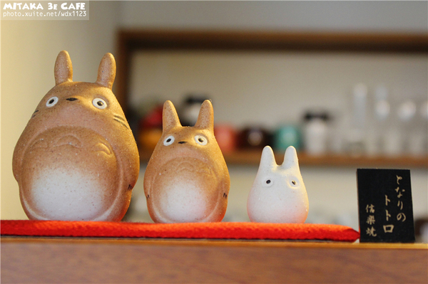 MITAKA 3e CAFE： MITAKA 3e CAFE✪黃昏×夜景×可愛元素(房子、車子、龍貓...)，悠閒放鬆的好去處~103.08.29