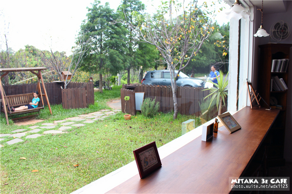 MITAKA 3e CAFE： MITAKA 3e CAFE✪黃昏×夜景×可愛元素(房子、車子、龍貓...)，悠閒放鬆的好去處~103.08.29