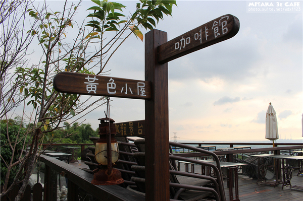 MITAKA 3e CAFE： MITAKA 3e CAFE✪黃昏×夜景×可愛元素(房子、車子、龍貓...)，悠閒放鬆的好去處~103.08.29