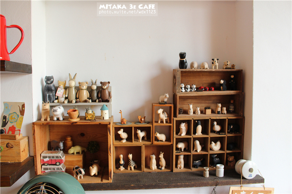 MITAKA 3e CAFE： MITAKA 3e CAFE✪黃昏×夜景×可愛元素(房子、車子、龍貓...)，悠閒放鬆的好去處~103.08.29