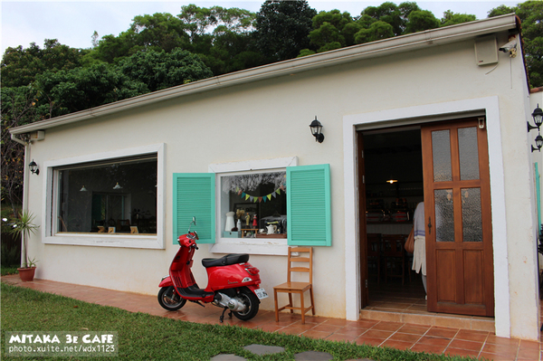 MITAKA 3e CAFE： MITAKA 3e CAFE✪黃昏×夜景×可愛元素(房子、車子、龍貓...)，悠閒放鬆的好去處~103.08.29