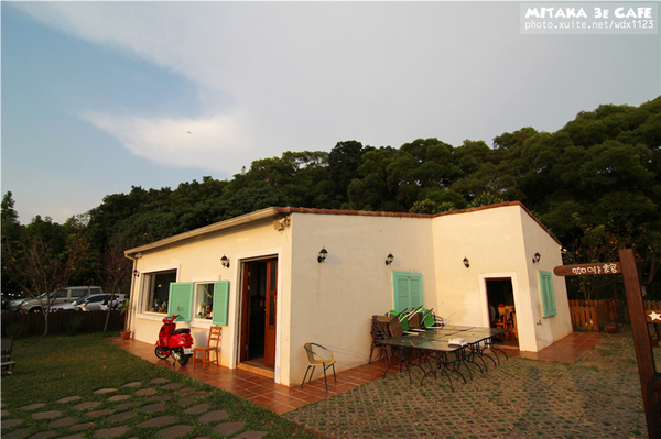 MITAKA 3e CAFE： MITAKA 3e CAFE✪黃昏×夜景×可愛元素(房子、車子、龍貓...)，悠閒放鬆的好去處~103.08.29