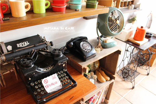 MITAKA 3e CAFE： MITAKA 3e CAFE✪黃昏×夜景×可愛元素(房子、車子、龍貓...)，悠閒放鬆的好去處~103.08.29