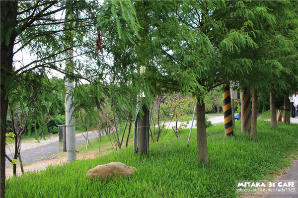 MITAKA 3e CAFE： MITAKA 3e CAFE✪黃昏×夜景×可愛元素(房子、車子、龍貓...)，悠閒放鬆的好去處~103.08.29