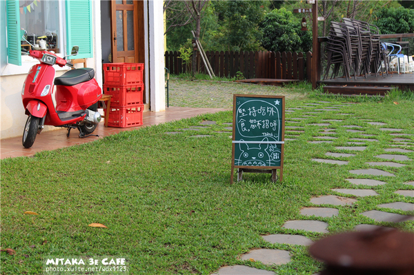 MITAKA 3e CAFE： MITAKA 3e CAFE✪黃昏×夜景×可愛元素(房子、車子、龍貓...)，悠閒放鬆的好去處~103.08.29