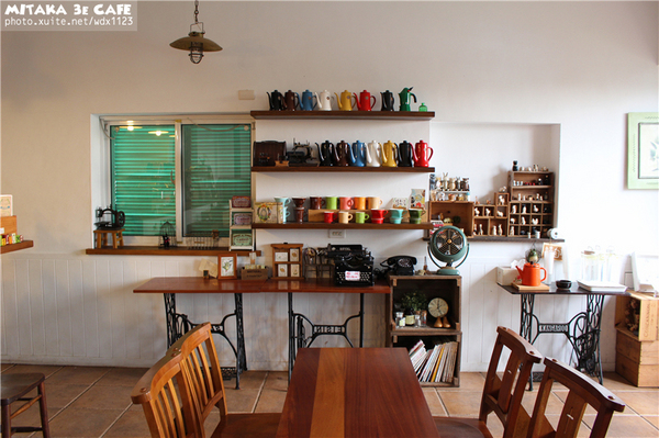 MITAKA 3e CAFE： MITAKA 3e CAFE✪黃昏×夜景×可愛元素(房子、車子、龍貓...)，悠閒放鬆的好去處~103.08.29