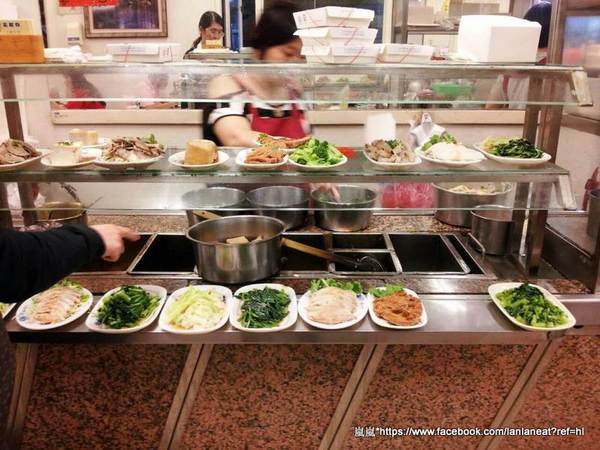 王家香火雞肉飯(黎明店)：【台中南屯】王家香火雞肉飯－普普通通可是生意還不錯