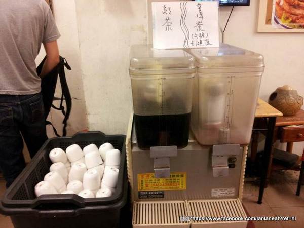 王家香火雞肉飯(黎明店)：【台中南屯】王家香火雞肉飯－普普通通可是生意還不錯