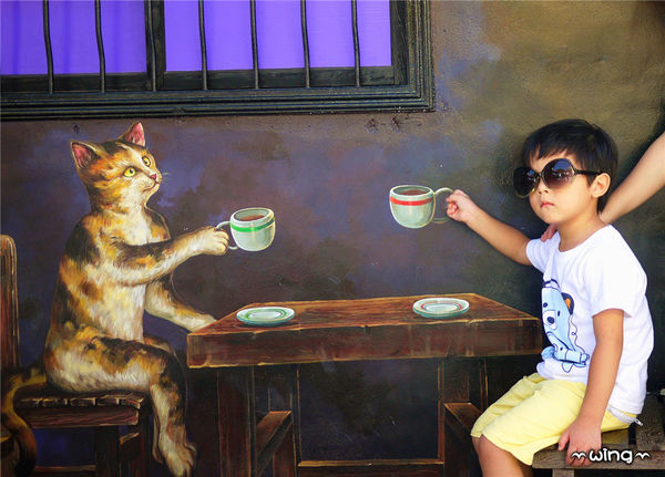 屋頂上的貓。頂溪3D立體彩繪村：［雲林］和貓咪喝咖啡。【屋頂上的貓】頂溪社區立體彩繪村