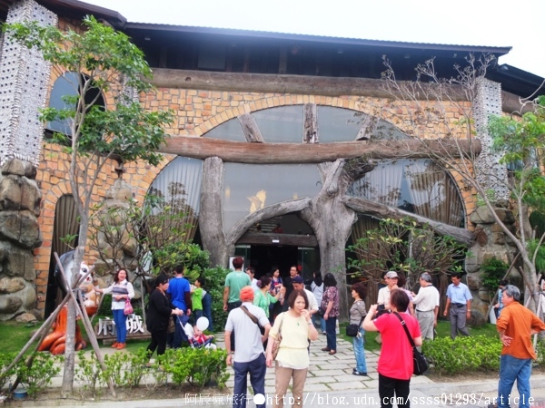 虱目魚主題館:【旅行遊記。台南安平區】虱目魚主題館。『首座』漂浮海洋圖書館 吸收虱目魚新知識