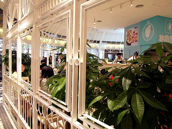 ATT 4 FUN 甜蜜王國：【信義】ATT 4 FUN甜點王國。Carousel cafe。Rippie。