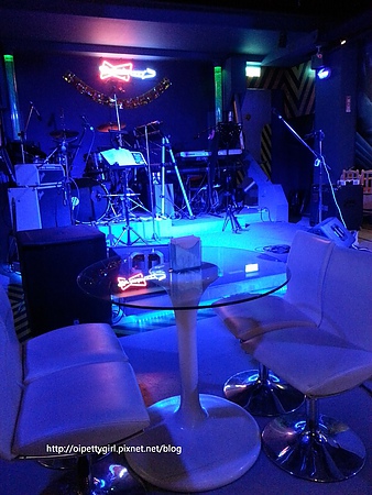 飛魚音樂餐廳:台南中西區❤越夜越美麗之飛魚音樂餐廳『窩客島試吃』