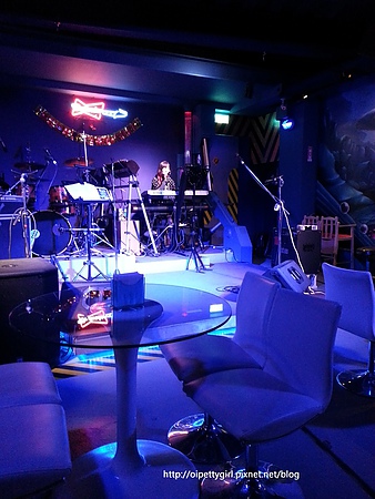 飛魚音樂餐廳:台南中西區❤越夜越美麗之飛魚音樂餐廳『窩客島試吃』