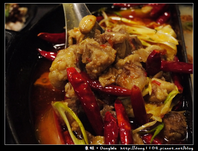 【台北食記】火鍋吃到飽。川巴子火鍋樓。指椒番茄牛肉鍋