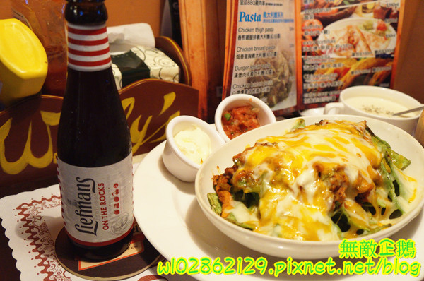 Willy's Grill葳苙二壘：【台南-南區】沙拉x墨西哥玉米片..一起看棒球實況轉播巴...《Willy's Grill葳苙二壘》