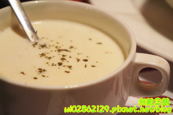 Willy's Grill葳苙二壘：【台南-南區】沙拉x墨西哥玉米片..一起看棒球實況轉播巴...《Willy's Grill葳苙二壘》