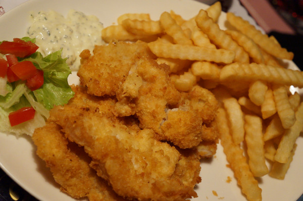 Willy's Grill葳苙二壘：【台南-南區】沙拉x墨西哥玉米片..一起看棒球實況轉播巴...《Willy's Grill葳苙二壘》